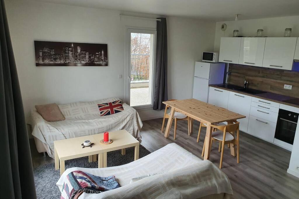 Appartement Contemporain Renove A Neuf Avec Cuisine Equipe - Val De Reuil Val-de-Reuil Exterior photo